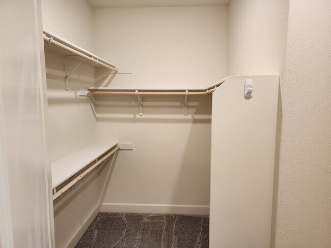 Her CLoset - 2461 Coloma Ln