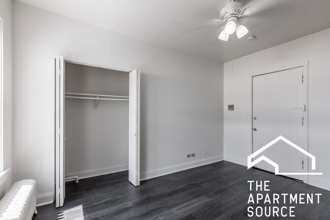 Building Photo - 3957 W Irving Park Rd