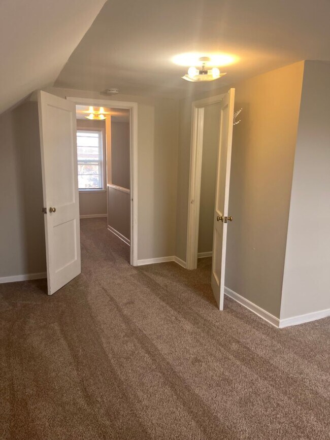 Building Photo - 3 Bedroom Home!