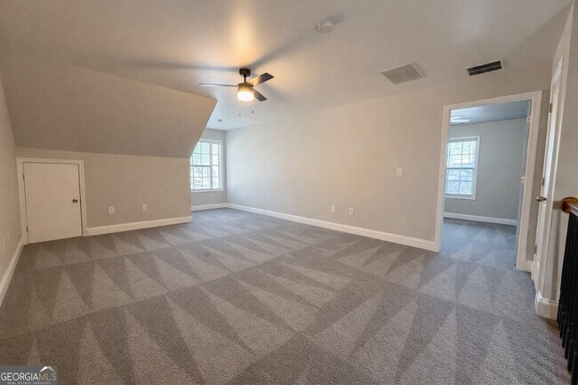 Building Photo - 4079 Essex Dr