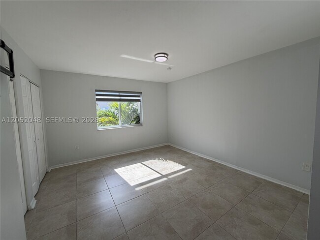 Building Photo - 551 NW 82nd Ave