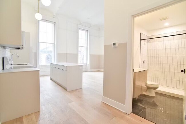 Building Photo - 30 W Broad St