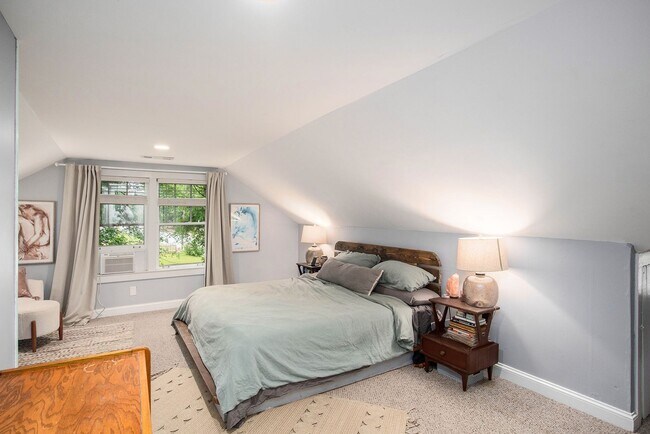 Building Photo - 1755 Langston Ave SW