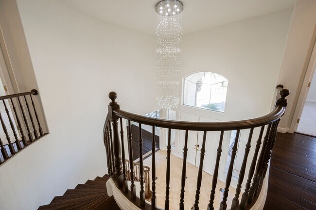 Building Photo - Luxury Home located in Henderson