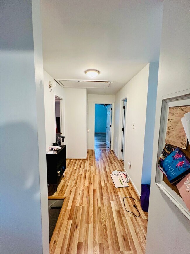 Building Photo - Charming 4bdrm/2.5bth Home with Ample Space and Modern Amenities
