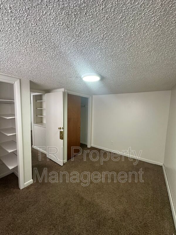 Building Photo - 1017 1/2 Cranford Place