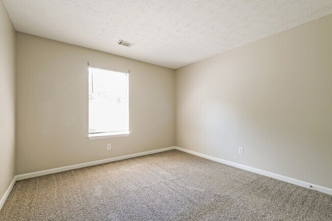 Building Photo - 640 Stonebridge Loop