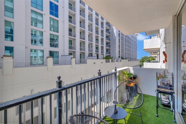 Building Photo - 4100 Salzedo St