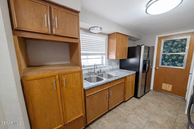 Building Photo - 410 9th St NE