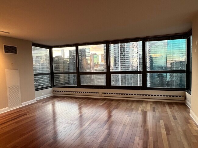 Building Photo - 360 E Randolph St