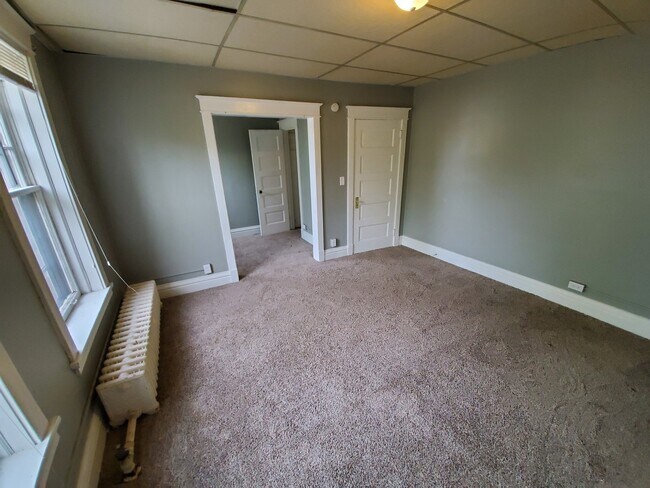 Building Photo - 623-625 N 10th Ave E