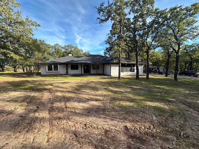 Building Photo - Beautiful HOME on 3.88 Acres with 30x40 SH...