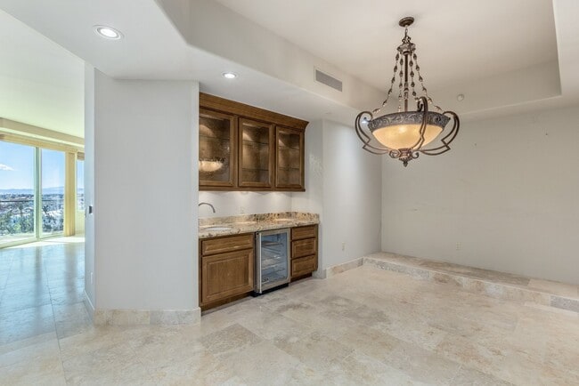 Building Photo - 9103 Alta Dr