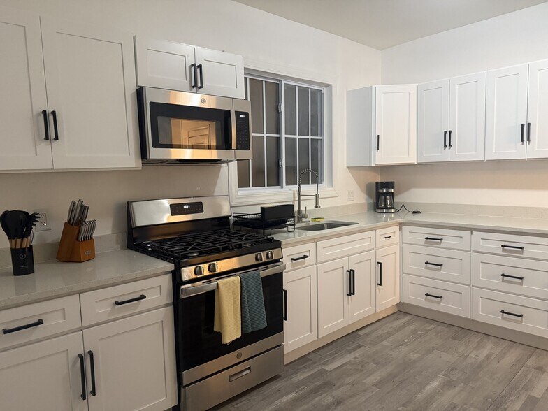 Building Photo - 366 Seward St