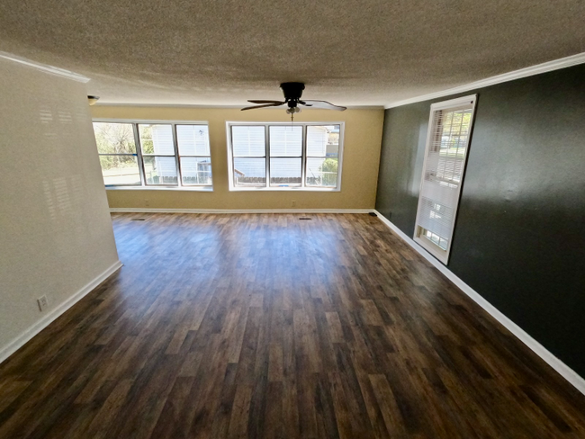 Building Photo - 437 Persimmon Ln
