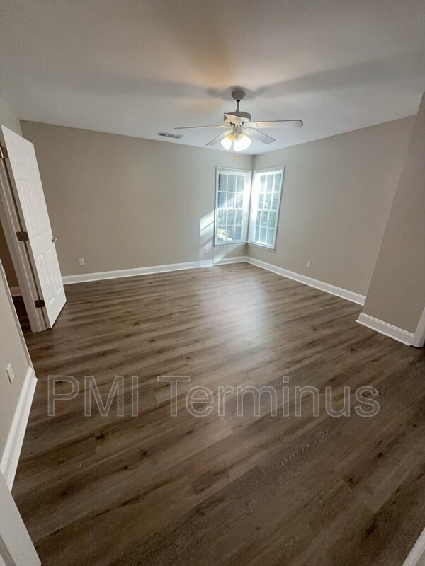 Building Photo - 4756 Forest Glen Ct NE