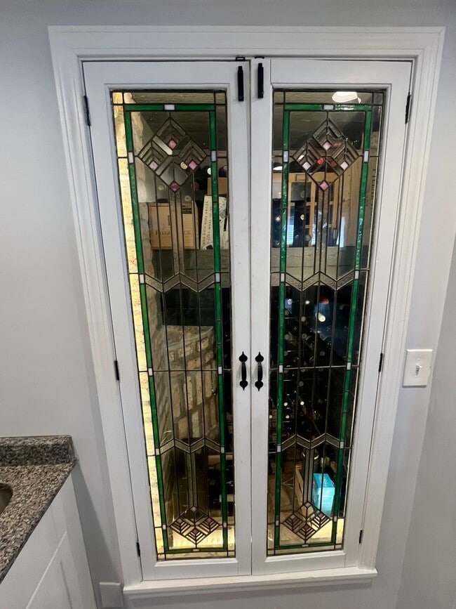 Building Photo - 3700 N Hermitage Ave