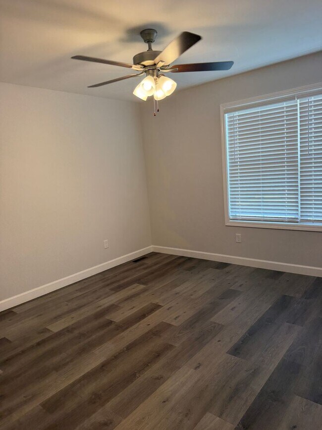 Building Photo - 933-935 Rodeo Ln