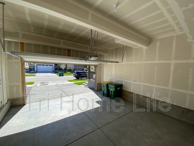 Building Photo - 6325 Stablecross Trl