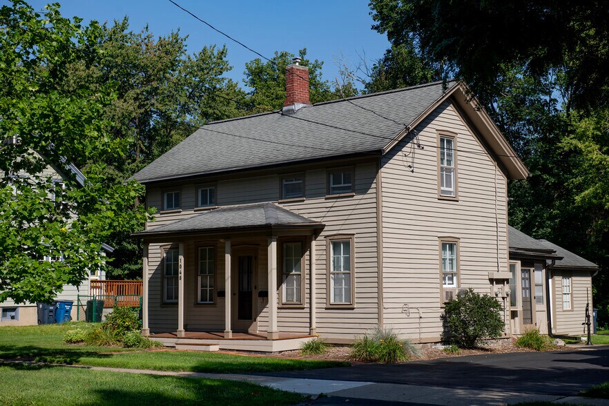 Primary Photo - 1048 W Liberty St