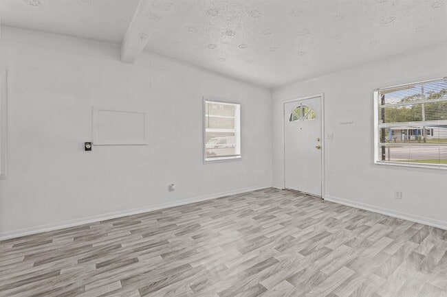 Building Photo - 20 Rollins Ave