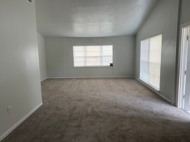 Building Photo - 3 bedroom 1 bath