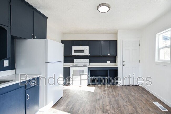 Building Photo - 627 23rd St