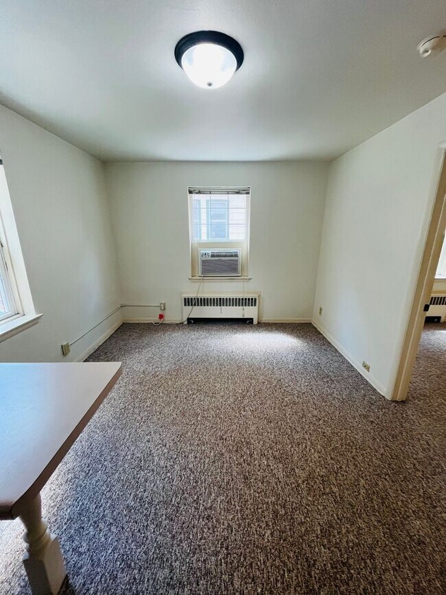 Interior Photo - 135 East Johnson Street