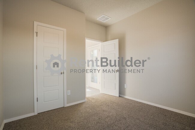 Building Photo - Lease Pending - Please apply at your own d...