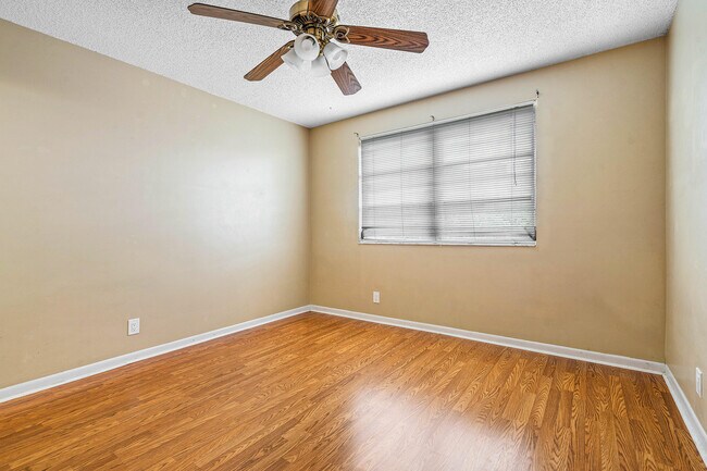 Building Photo - 2230 N Cypress Bend Dr