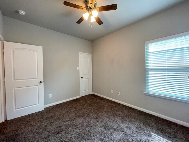 Building Photo - 8113 Northgate Lp