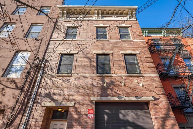 Building Photo - 202 Garden St