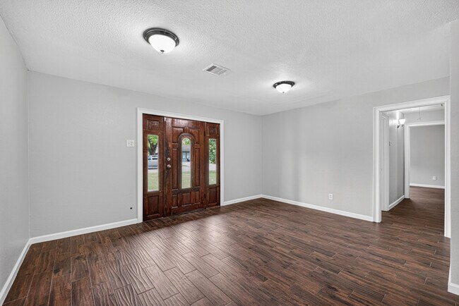Building Photo - 1112 Johnson St