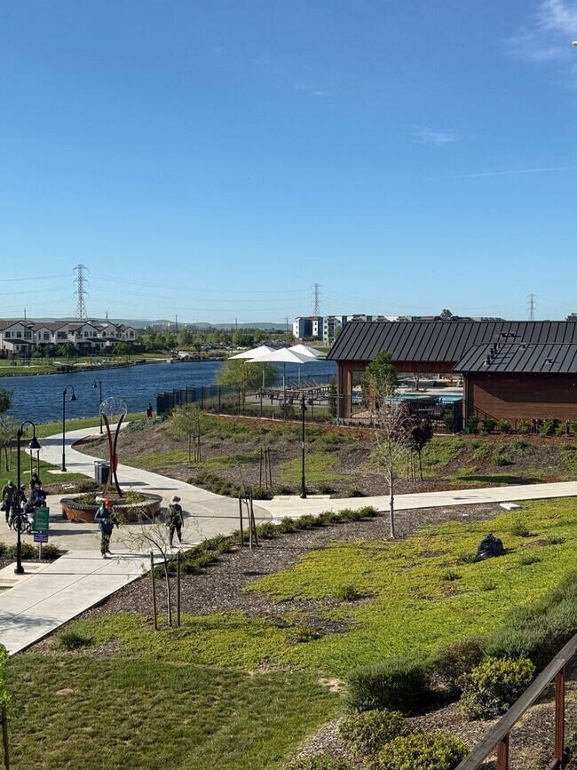 Building Photo - LAKE VIEW