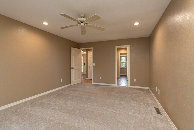 Building Photo - 5095 S Wanda Gray Ave