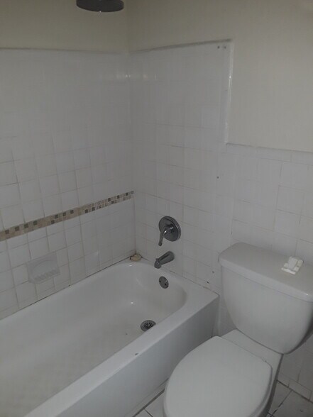 Building Photo - 1407 Holly Heights Dr