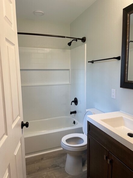 Master Bath - 3246 Storey Dr