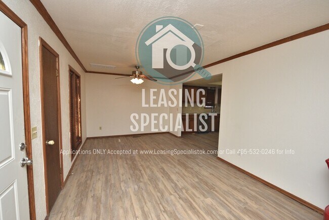 Building Photo - Central Norman 3 Bed 3 Bath MOVE IN SPECIA...