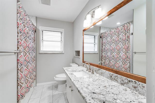 Building Photo - 9203 Livenshire Dr