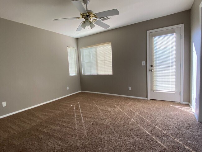 Building Photo - 2 Story 2 brm 2 1/2 bath 1 car garage home