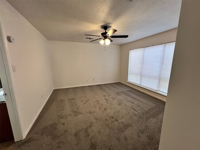Building Photo - 327 Maybrook Dr