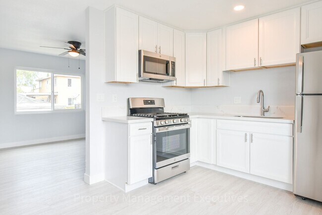 Building Photo - Remodeled 2 Bedroom, 1 Bath Apartment