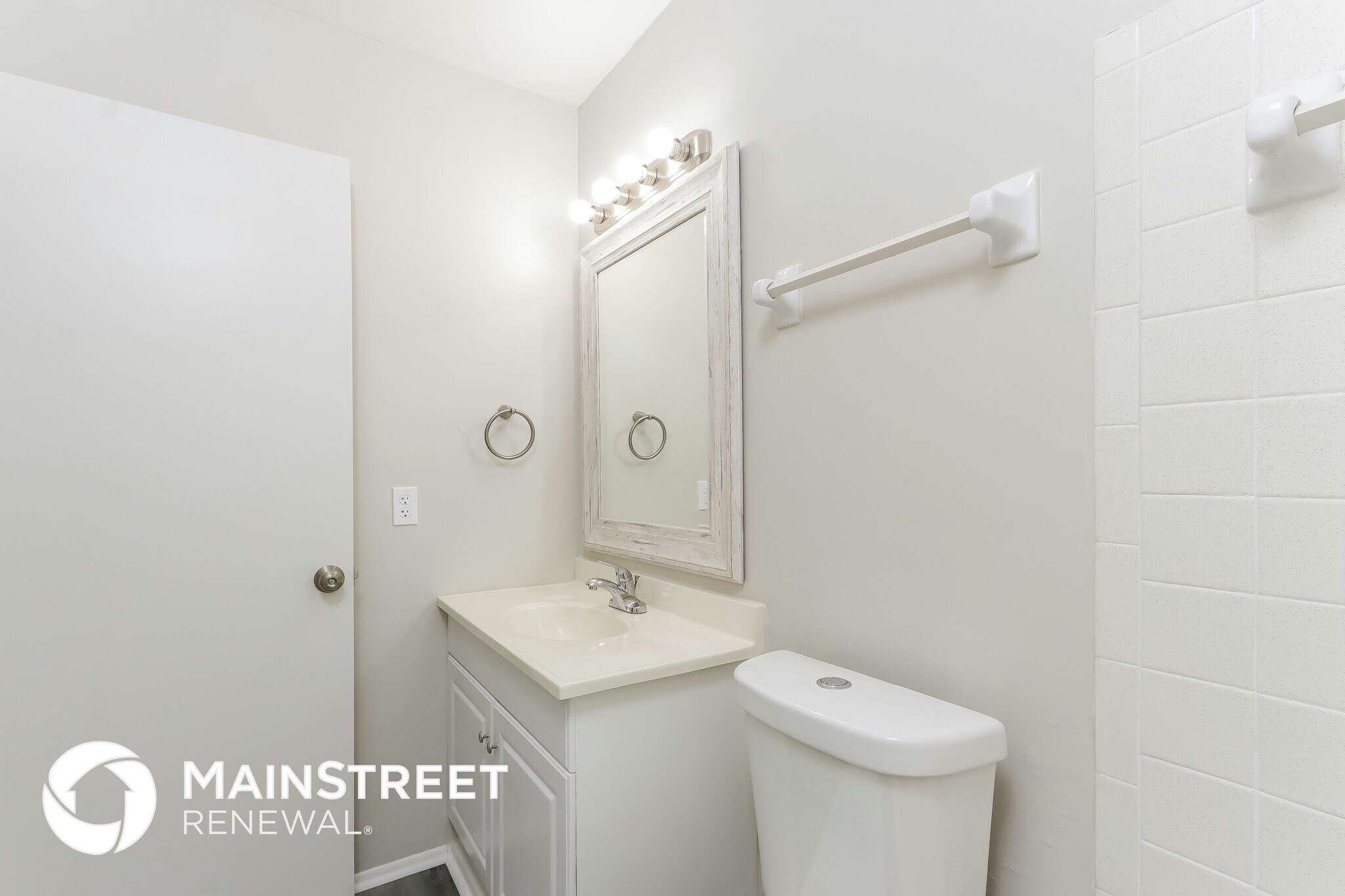 Building Photo - 349 SW Cherryhill Rd