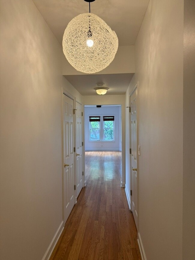 Building Photo - 4845 N Wolcott Ave
