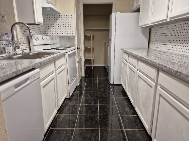 Building Photo - 10847 Braes Bend Dr