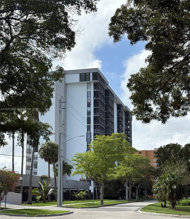 Building Photo - 3500 NE 135th St