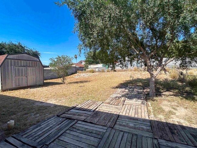 Building Photo - 107 St Pierre Ln