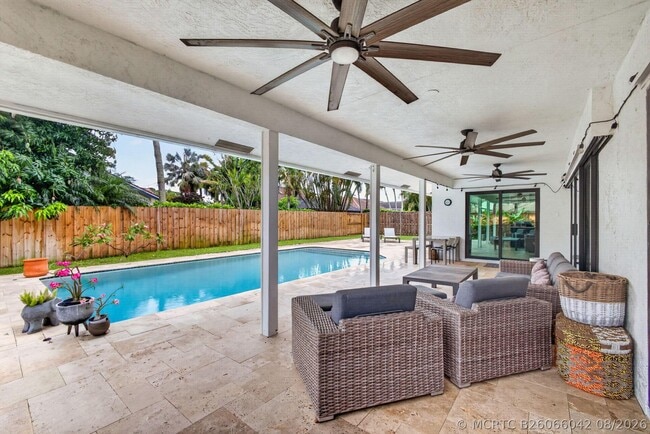 Building Photo - 12897 La Rochelle Cir