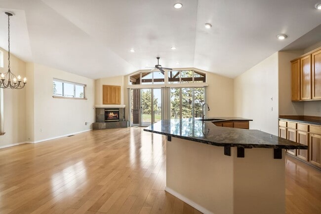 Building Photo - Beautiful Eagle Crest Home with Stunning Views and High-End Features!