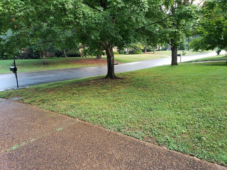 Building Photo - 1400 Kinnard Dr